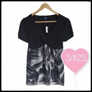 ⭐3/$25⭐ NWT Reitmans Women's Abstract Blouse Size LP